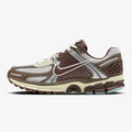 Wmns Nike Zoom Vomero 5 ‘Earth Fossil’