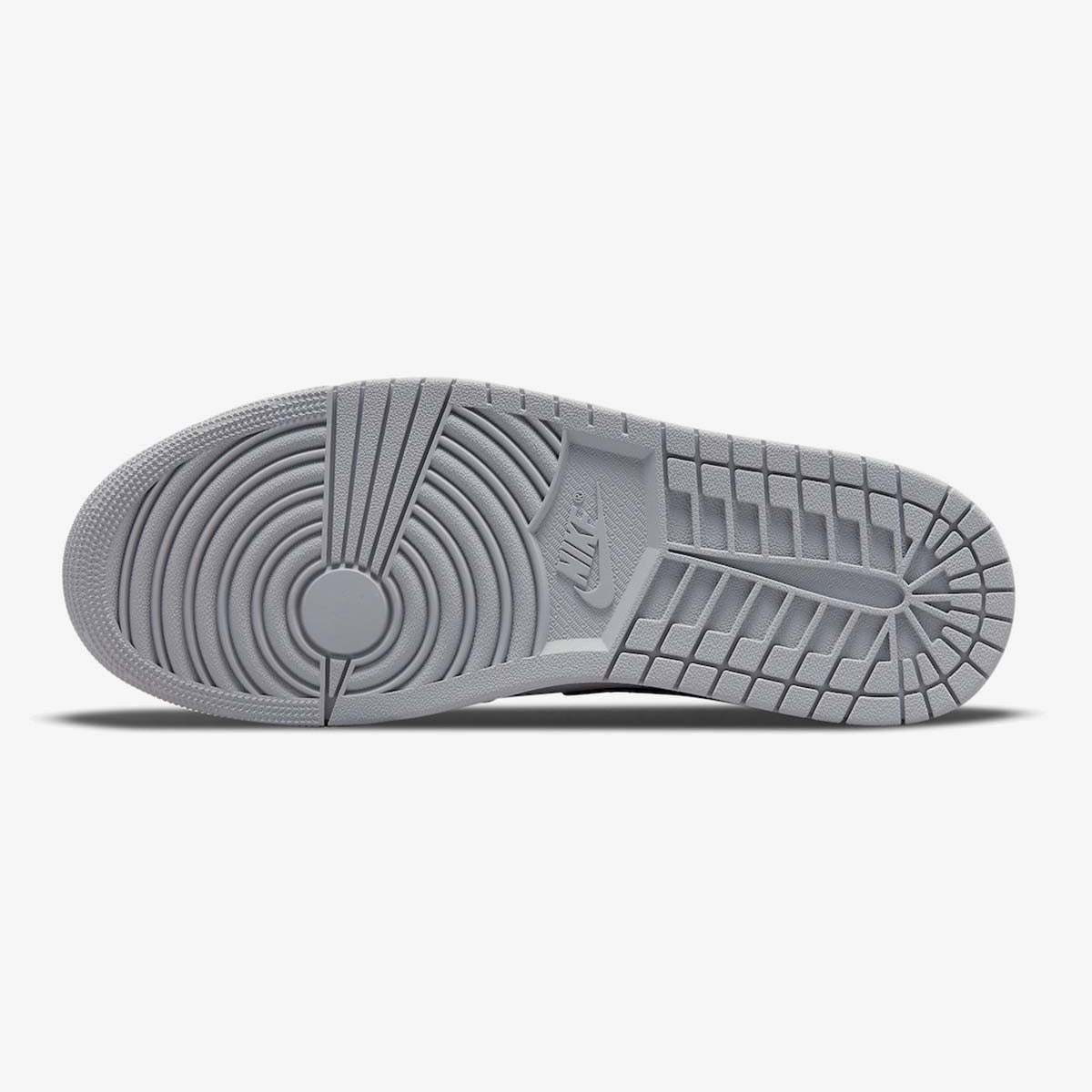 Air Jordan 1 Mid ‘Light Smoke Grey’