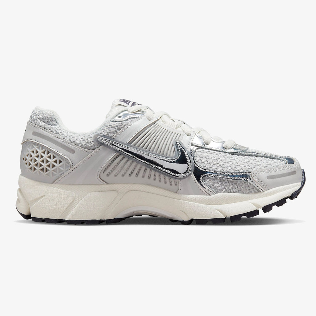 Wmns Nike Air Zoom Vomero 5 ‘Photon Dust Metallic Silver’