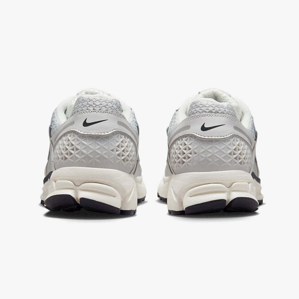 Wmns Nike Air Zoom Vomero 5 ‘Photon Dust Metallic Silver’