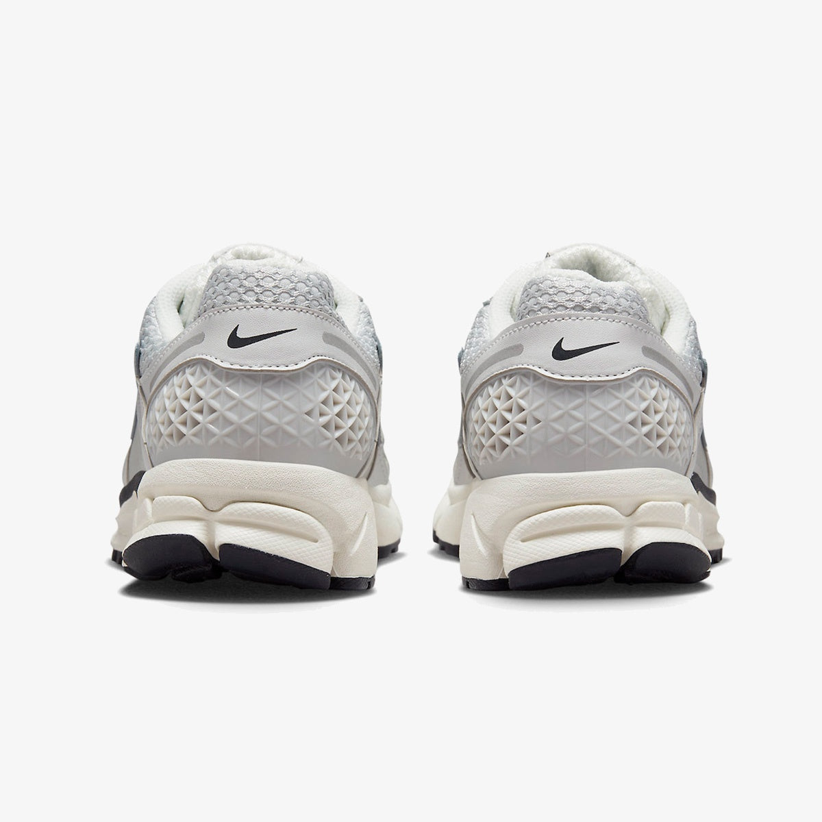 Wmns Nike Air Zoom Vomero 5 ‘Photon Dust Metallic Silver’