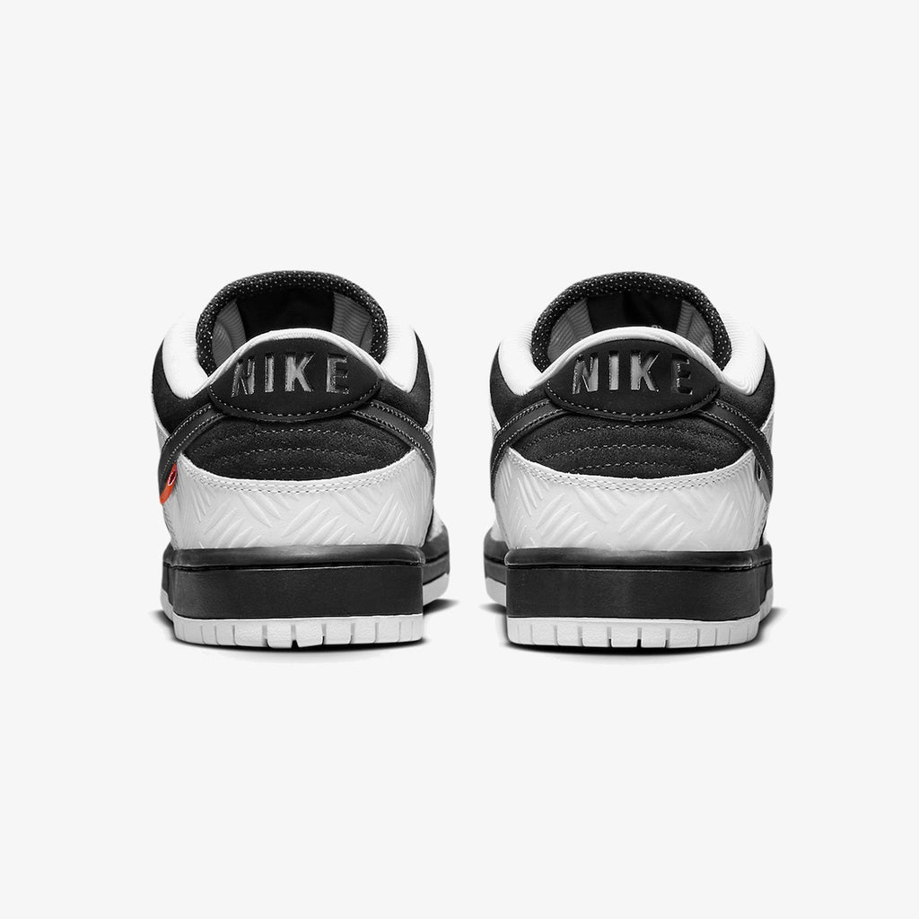 TIGHTBOOTH x Nike Dunk Low SB
