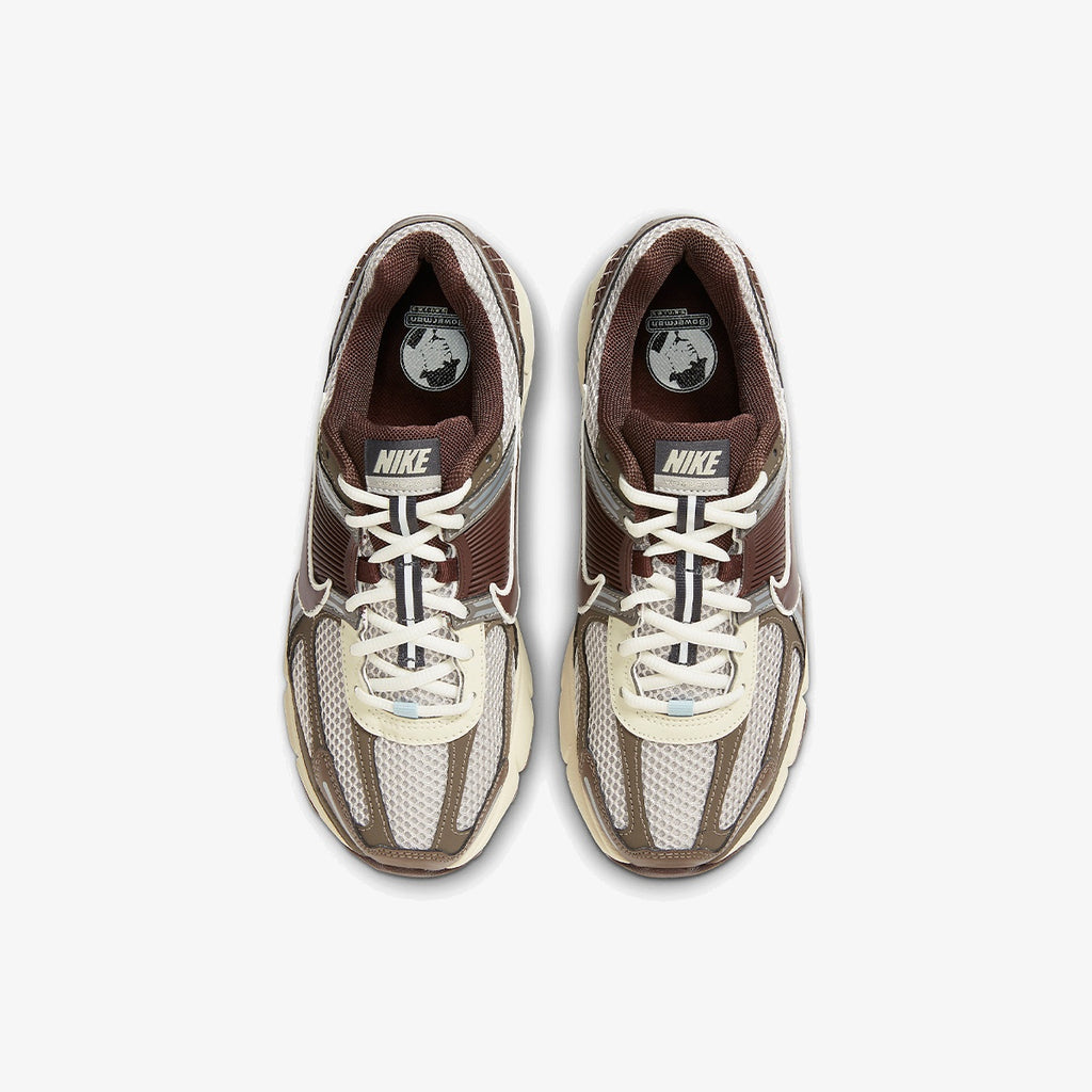 Wmns Nike Zoom Vomero 5 ‘Earth Fossil’